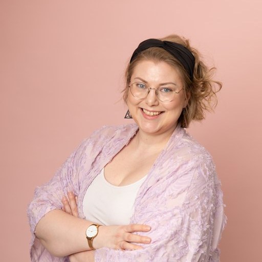 Kaisa Tervahauta smiling with arms crossed